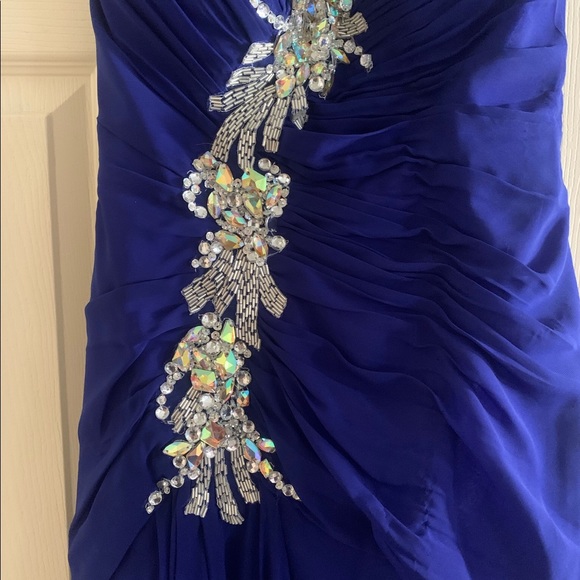 Gown - Picture 3 of 3